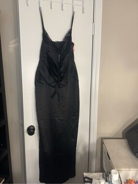 PrettyLittleThing Black dress size 8